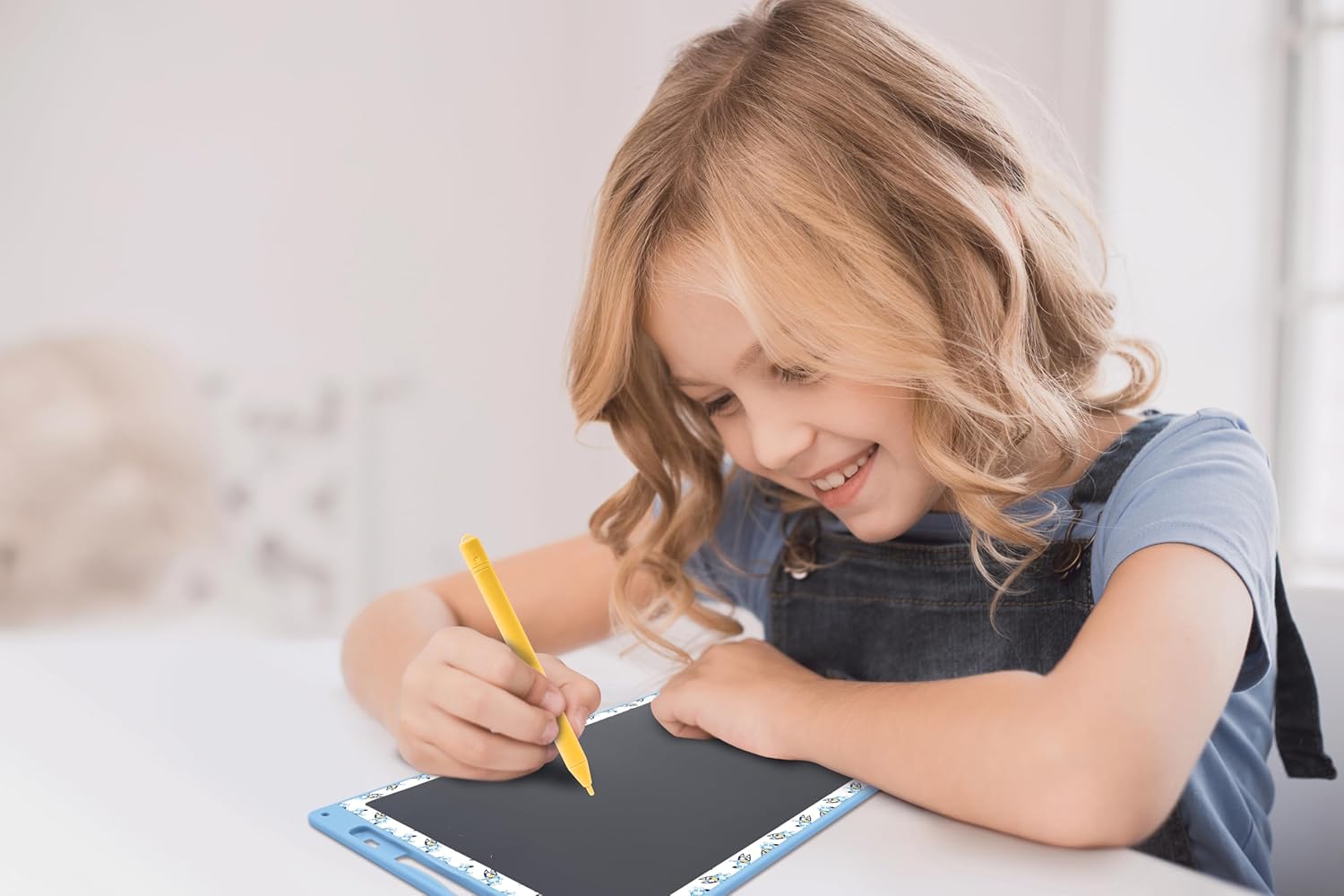 Lexibook - Bluey 11’’ Multicolor Learning Drawing E-Ink Tablet With Stencils (Crt10By)