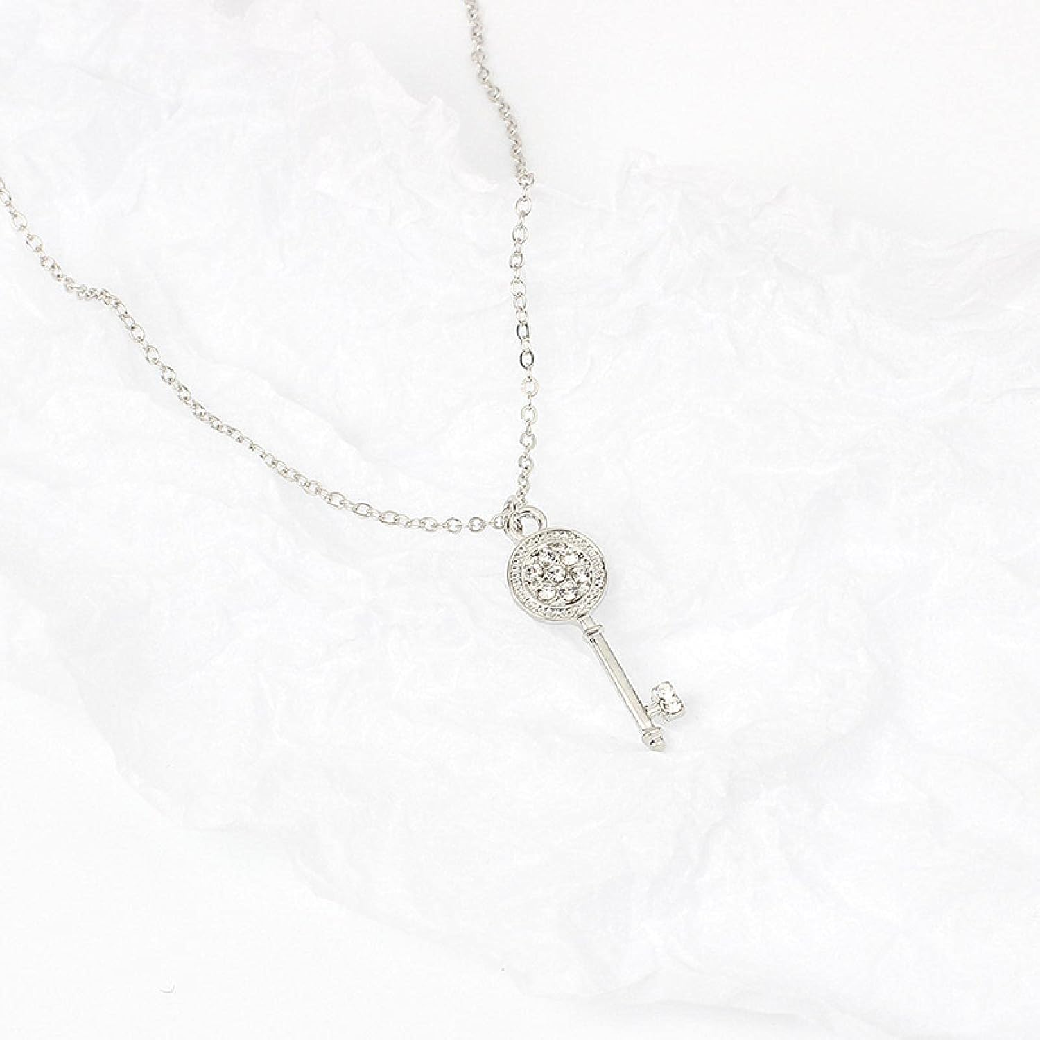 Lightweight Design, Luxury, Niche, European and American Jewelry, Luxury Light, Wild Temperament Necklace, Luxury Diamond Key Pendant, Plastic