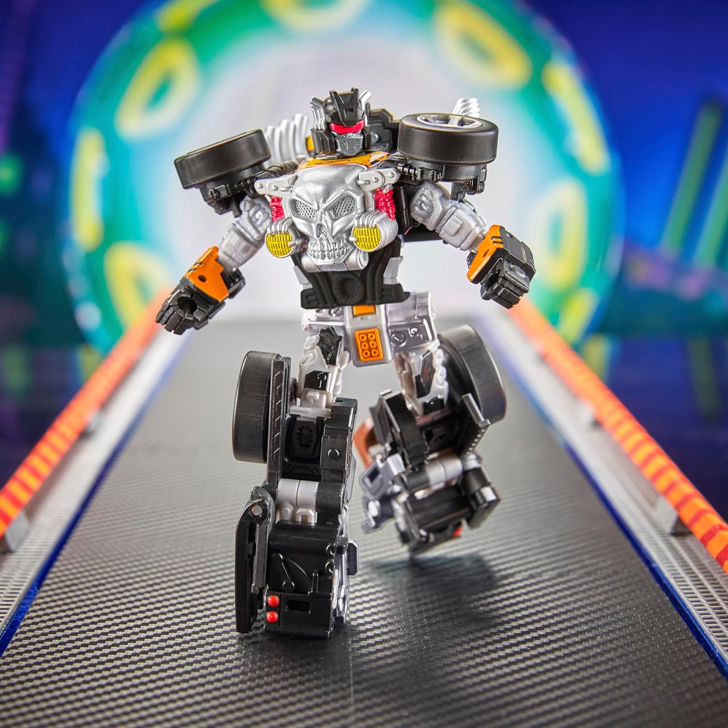 Transformers Collaborative Hot Wheels x Bone Shaker, Deluxe Class 5-Inch Robot Action Figure Converts to Car, Car Toys for Ages 8+