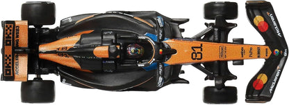 Hot Wheels Formel 1 McLaren Oscar Piastri #81, Premium Die-Cast-Rennauto im Maßstab 1:64, Sammelspielzeug mit Real Riders-Reifen sowie Metall/Metall-Karosserie und Fahrgestell, JKD81