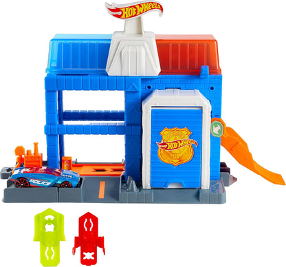 Hot Wheels Toy Car Track Set, City Downtown Police Tower Playset & 1:64 Scale Die-Cast Police Vehicle, Expands to 3 Levels, Speed Snap Track System, JHL74