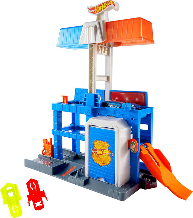 Hot Wheels Toy Car Track Set, City Downtown Police Tower Playset & 1:64 Scale Die-Cast Police Vehicle, Expands to 3 Levels, Speed Snap Track System, JHL74