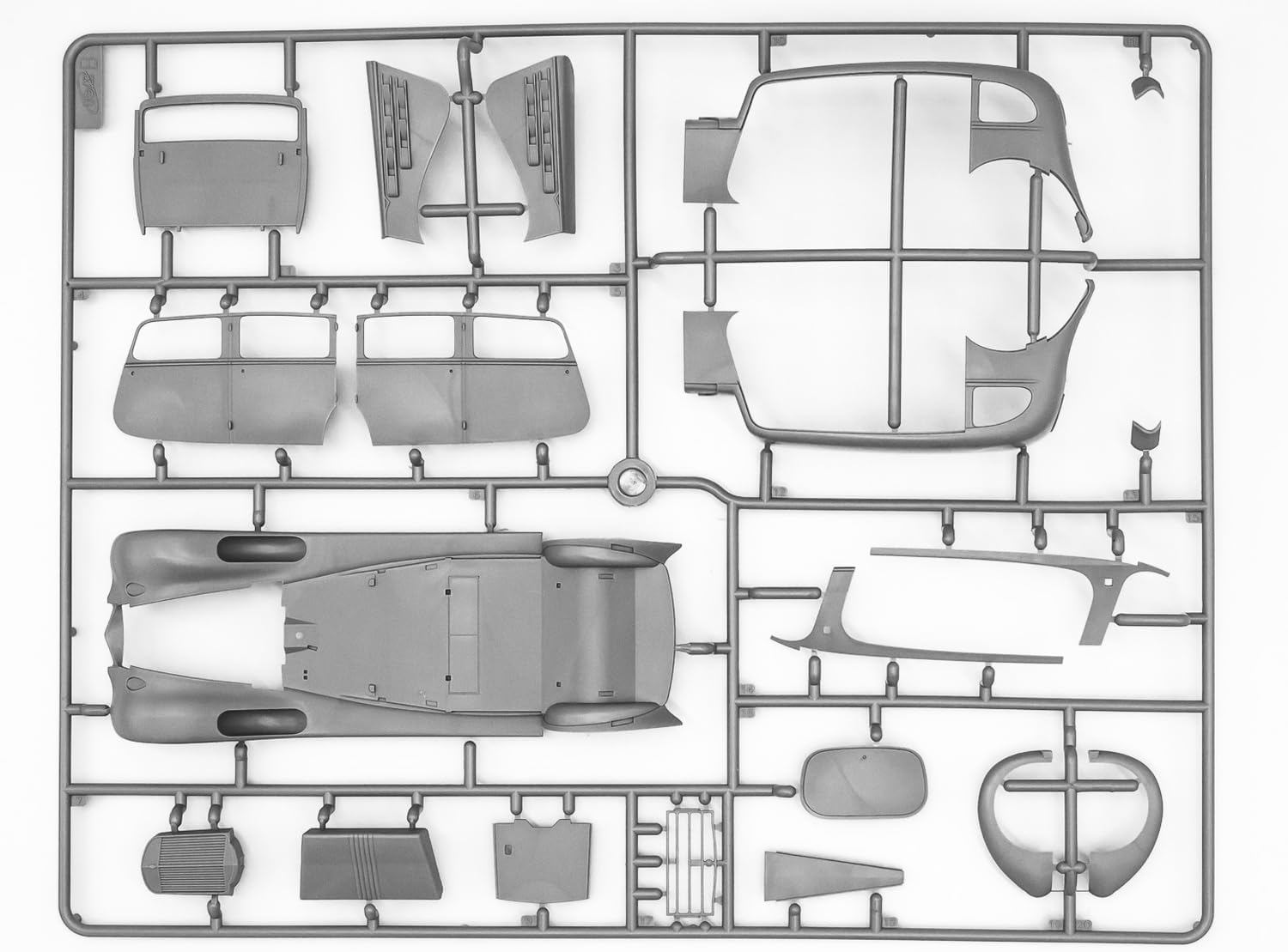 ICM 1:35 - Packard Twelve - Leader"s Car w/Passengers