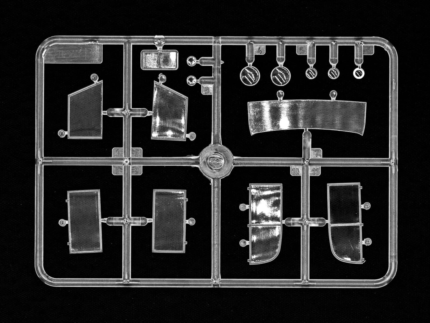 ICM 1:35 - Typ G4 (Kfz.21), WWII German Staff Car