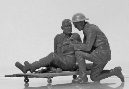 ICM 1:35 - Model T 1917 Ambulance & Medical Pers.