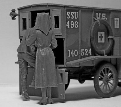 ICM 1:35 - Model T 1917 Ambulance & Medical Pers.