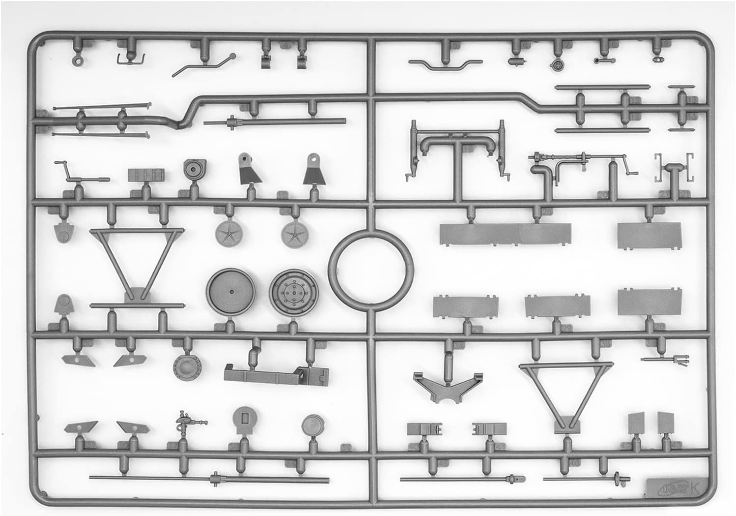 ICM 1:35 - BM-13-16 on G7107 chassis w/Soviet crew