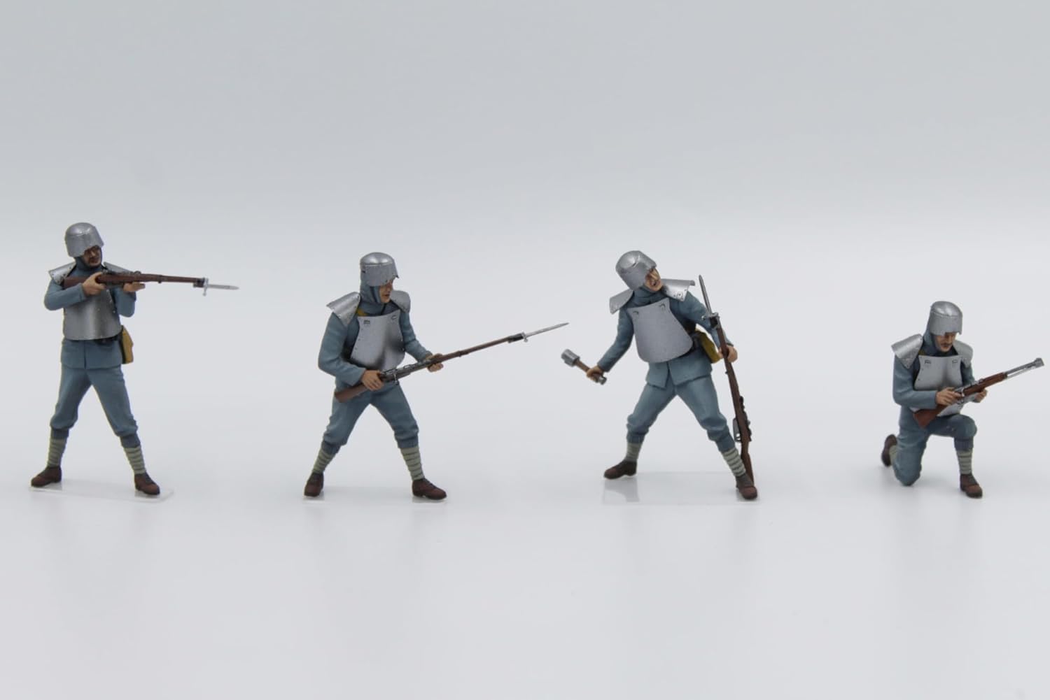 ICM ICM35721 1:35-WWI Italian Infantry in Armor Scale Model kit