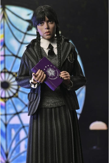 NECA Wednesday Addams & Enid Sinclair Nevermore Uniform Version 2 Clothed Action Figuren, 20 cm