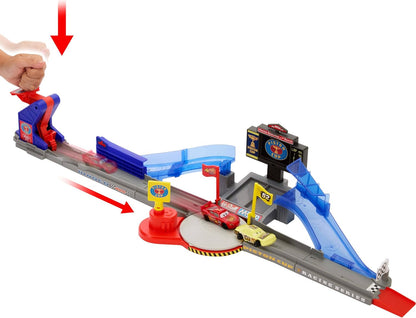 Mattel Disney and Pixar Cars Playset & Toy Car, Tongue-Out Lightning McQueen & Crushed Car, Piston Cup Stunting Speedway Track Set Includes, JHL42