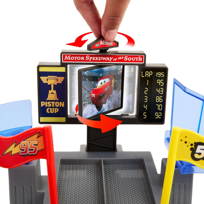 Mattel Disney and Pixar Cars Playset & Toy Car, Tongue-Out Lightning McQueen & Crushed Car, Piston Cup Stunting Speedway Track Set Includes, JHL42