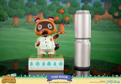 First 4 Figures - Animal Crossing: Nuovi Orizzonti – Statua Tom Nook – Statua in PVC Dipinto – 22 cm