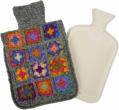 Pachamama Handgehäkelte Wärmflaschenbezug und 2 Liter Wärmflasche – Steppmuster handgefertigt Fair Trade Mehrfarbig