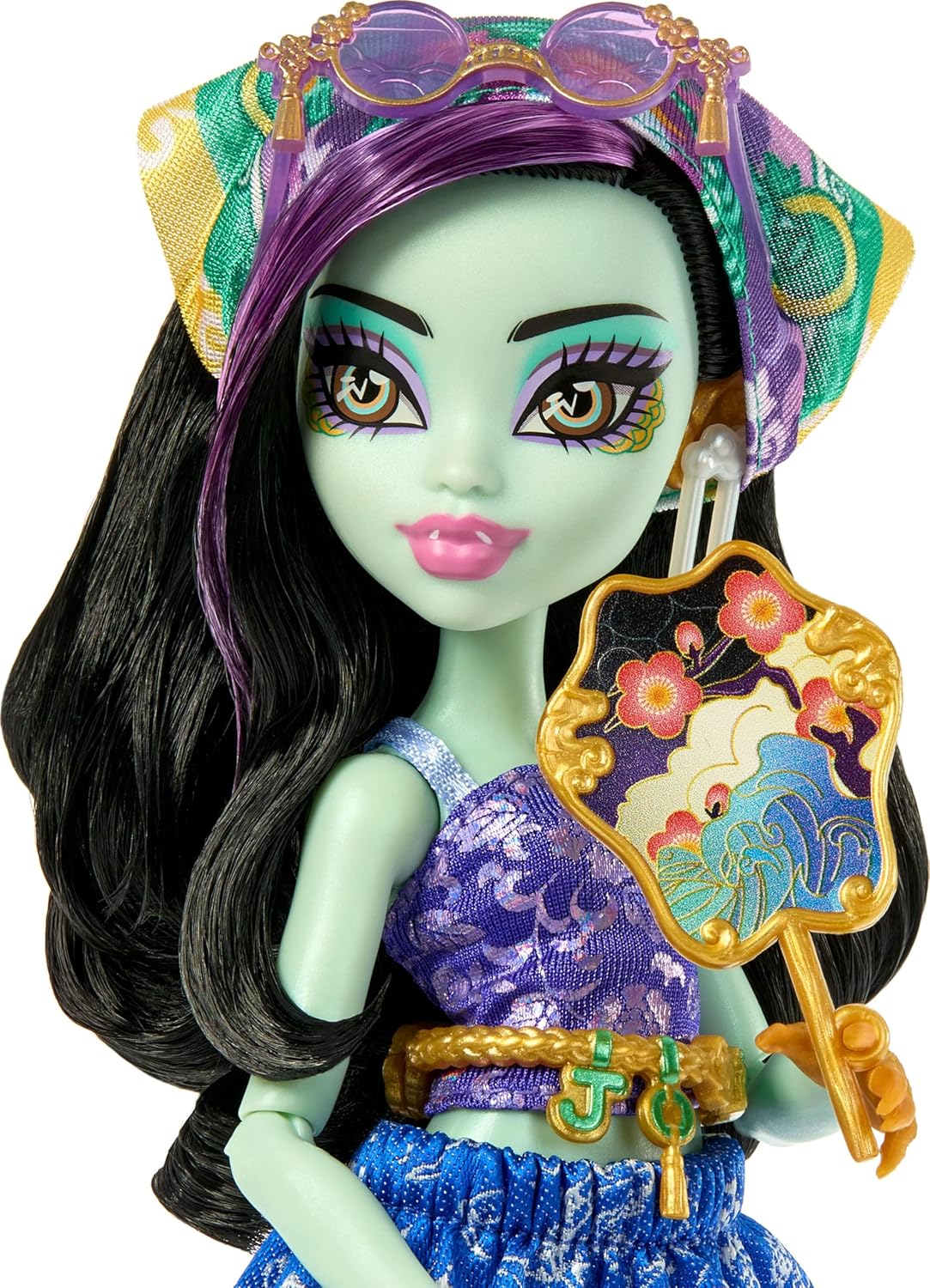 Monster High Skulltimate Secrets Jinafire Long Doll and Accessories Set, Destination: Gore-geous Oasis with Suitcase and 19+ Surprises like Clothes, JDR52