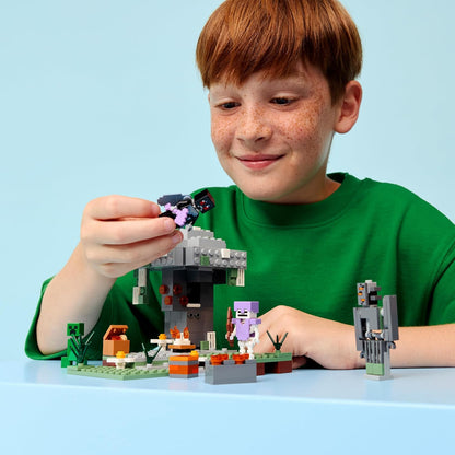 LEGO Minecraft The Pale Garden Toy - Miniature Biome w/Creaking Minifigure & Mothman, Creeper & Skeleton Mobs Figures - Gamer Gift for 7+ Year Old Boys & Girls - 21586