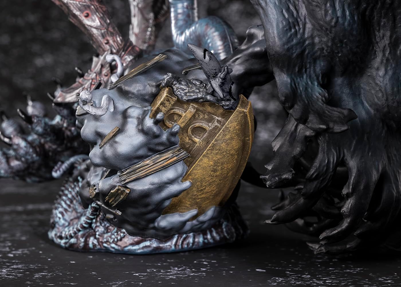 TAMASHII Nations Berserk - Guts (Berserker Armor) FiguartsZero Touche Metallic Collectible figure