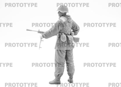 ICM 16013 1/16 World War II Soviet Army Assault Engineer Plastic Model