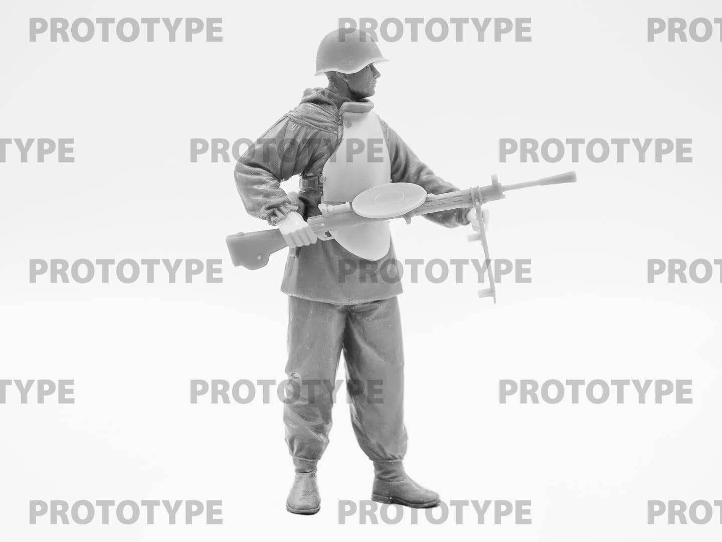 ICM 16013 1/16 World War II Soviet Army Assault Engineer Plastic Model