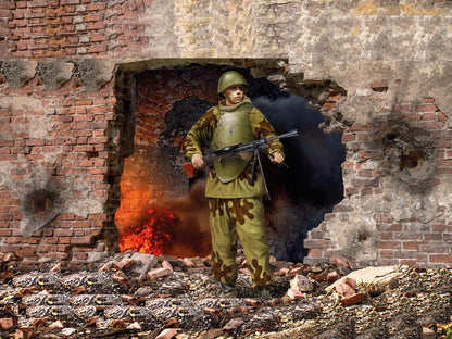 ICM 16013 1/16 World War II Soviet Army Assault Engineer Plastic Model