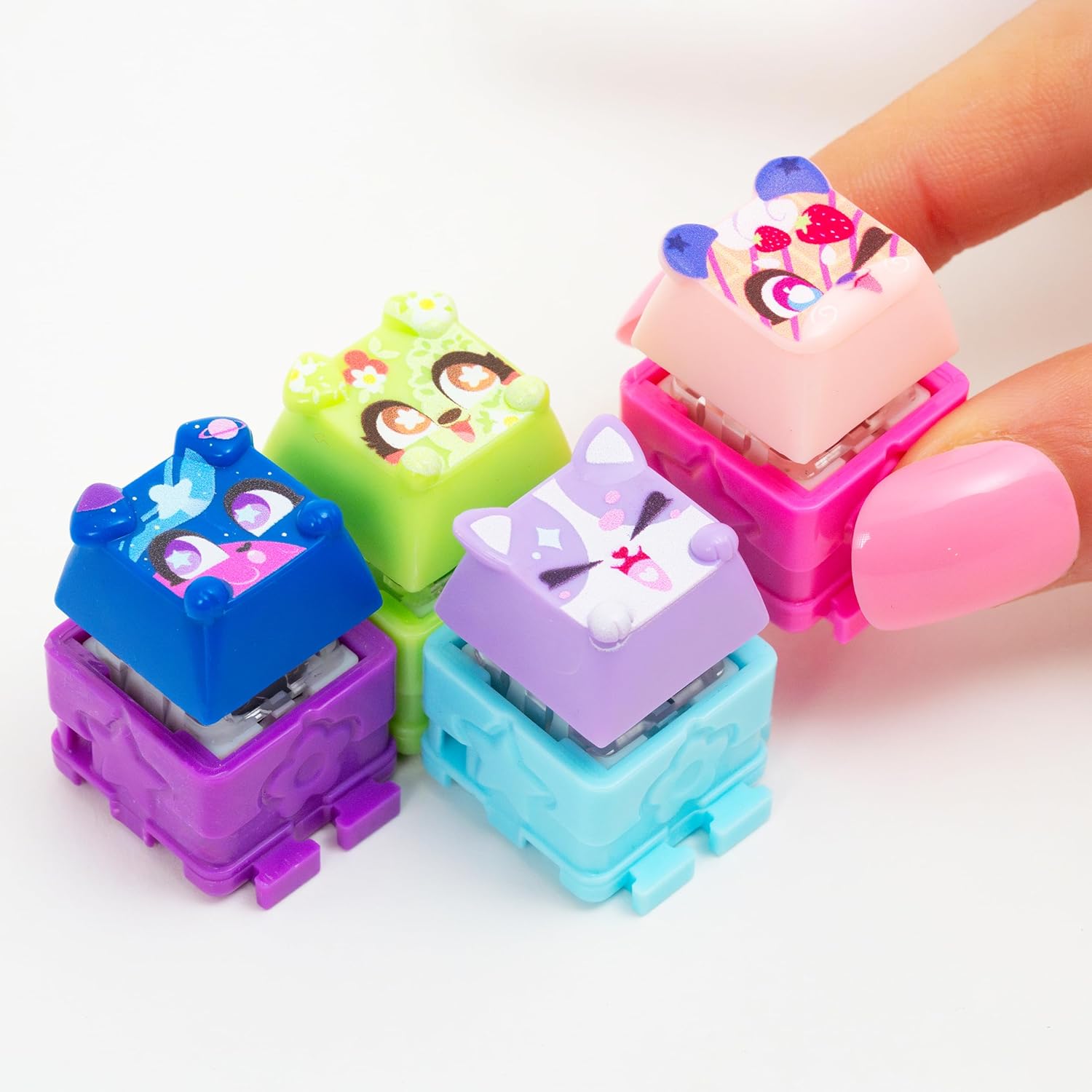 Deluxe Keychain - Includes 7 Clickable Keyboard Collectibles - 70 Characters To Find, Cute Themes & Rare Surprises - Girls Gifts and Collectables Ages 6 Plus, Pink