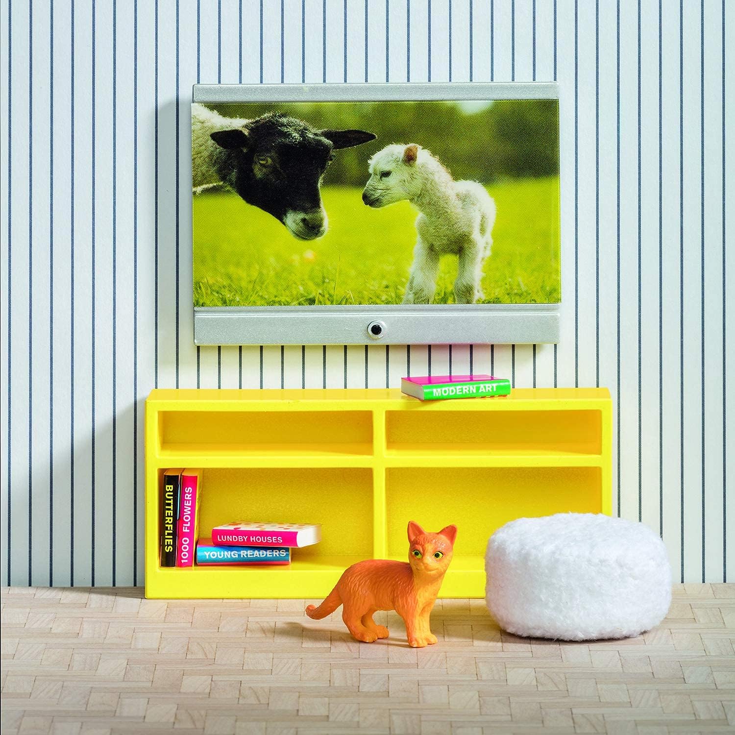 LUNDBY Poppenhuis Meubels — Woonkamer TV Set + Boekenkast — Poppenhuis Accessoires — 11 stuks voor 11 cm Mini Poppen, — Leeftijd 4+, 1:18