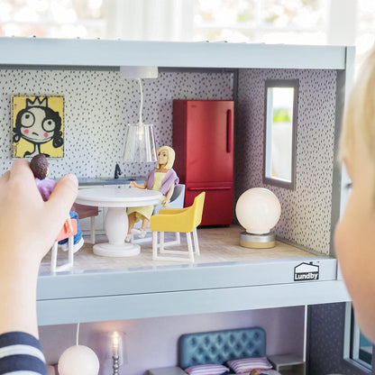 LUNDBY Poppenhuis Meubels Keuken Accessoires - Poppenhuis Aanrecht Kast Kookplaat Koelkast, 2-delige set voor 11 cm miniatuurpoppen, Leeftijd 3+ Schaal 1:18
