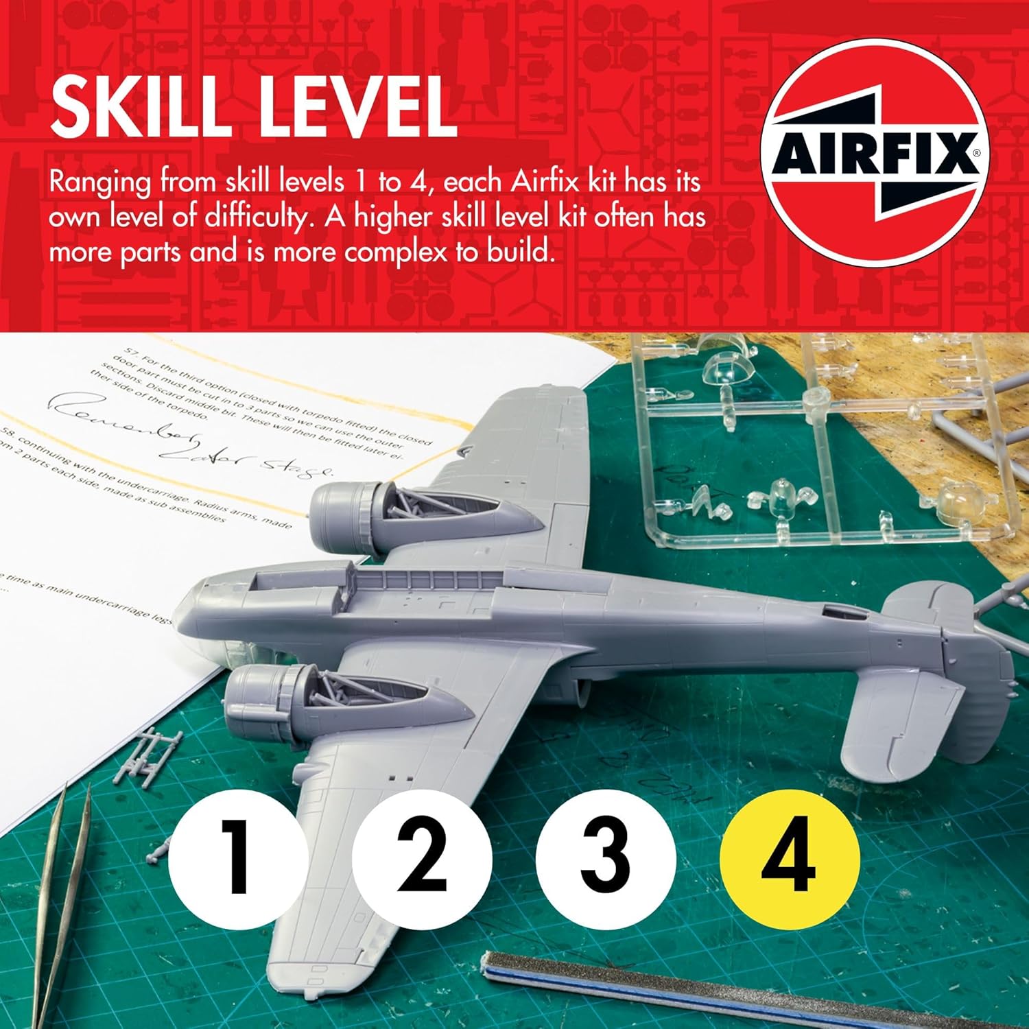 Airfix Model Set - A17001A Supermarine Spitfire Mk.IXc - Flying Dray Model Aircraft Kit - Plastic Plane Kits for Adults, Set Includes Special Edition Pint Glass - 1:24 Scale