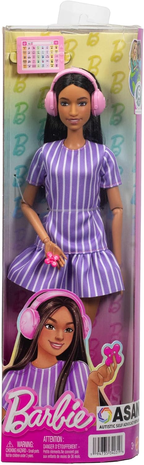 Barbie Fashionistas Pop nr. 245, Barbie pop met autisme, in paars gestreepte jurk en met accessoires, zoals fidgetspinner, tablet en hoofdtelefoon, JJN58