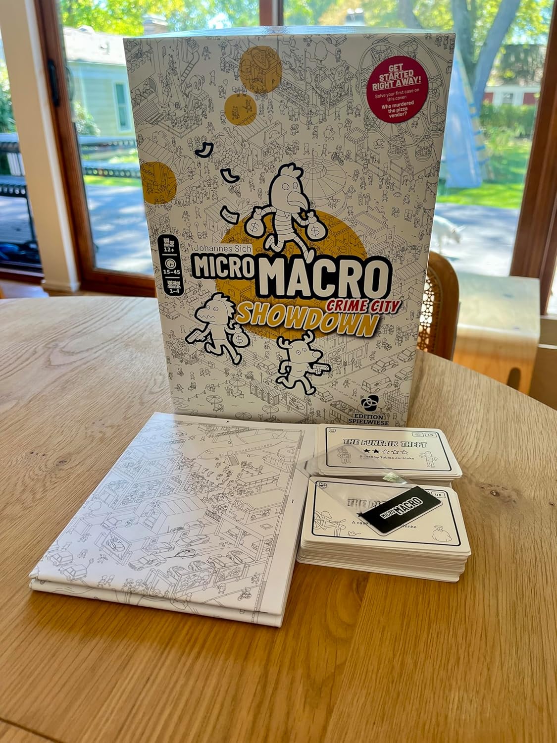 MicroMacro: Crime City – Showdown | Murder Mystery and Detective Game | 16 Search and Find Detective Cases | Cooperative Board Games for Teens and Adults | Ages 12+ | 1-4 Players | 15-45 min