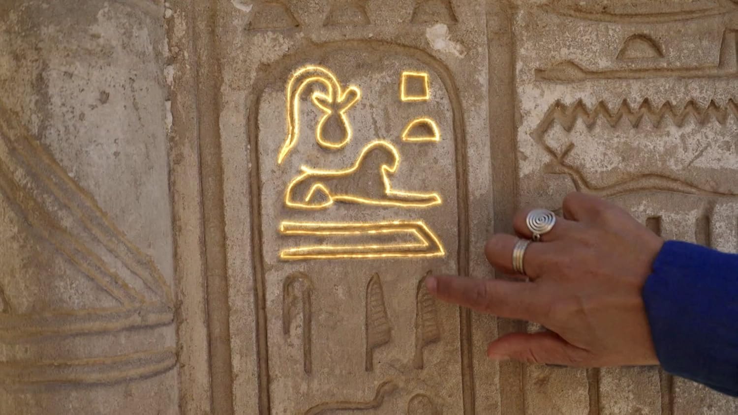 Le Palais Des Hieroglyphes Sur Les Traces De Champollion