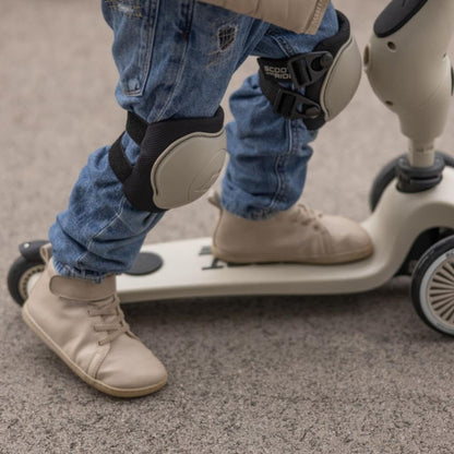 Scoot & Ride Beschermset XX - Small - verstelbare knie- en elleboogbeschermers, lichtgewicht en duurzaam ontwerp, ademende stof voor actieve kinderen - asgroen