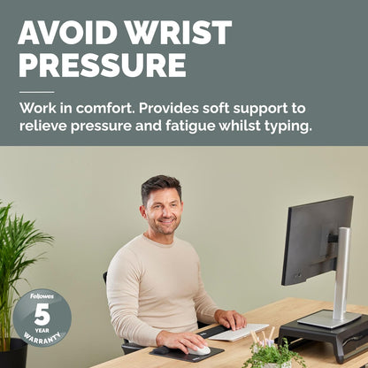 Breyta Compact Keyboard (TKL) Wrist Rest - Black, Silicone HEX Cushion Technology Wrist Support Cushion for Typing, for use with Computer, mac or Laptop. Ideal for Home or Office use and Gaming.