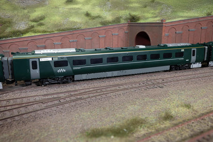 Hornby R40484 RailRoad: GWR Class 800 814001 Motor Composite Railroad Rolling Stock Passenger Coach Era 11 Model Train Locomotive