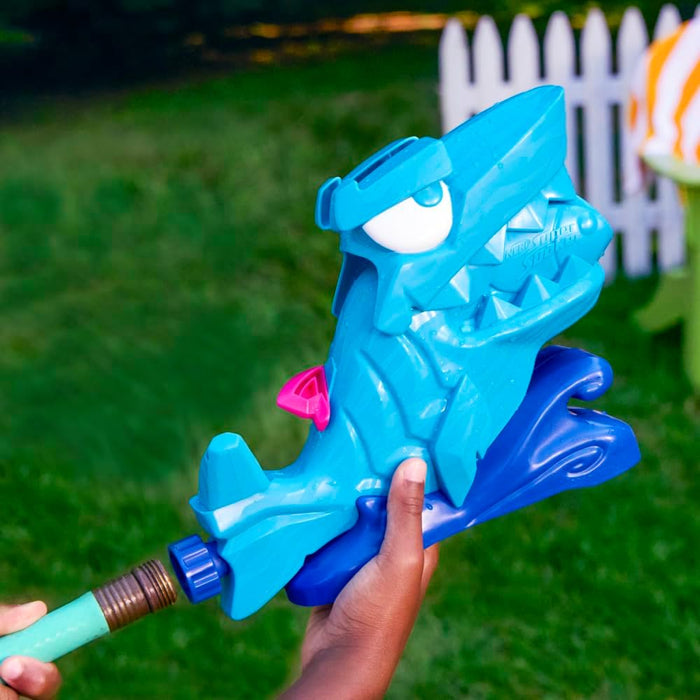 Nerf Super Soaker Hop & Chomp Wasserspielzeug | verspritzt Wasser | mampfender Kiefer | lässt Sich an einem Gartenschlauch befestigen | Outdoor-Sprinklerspielzeug für Kinder | ab 3 Jahren