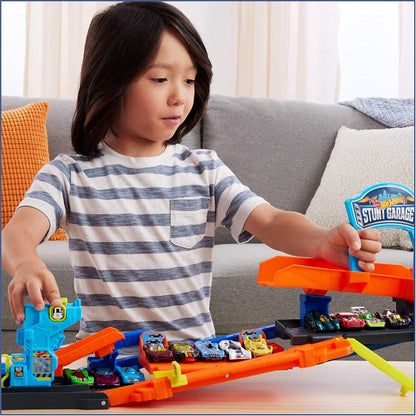 Hot Wheels City Toy Car Track Set, Transforming Stunt Garage Playset & 1:64 Scale Die-Cast Vehicle, Storage for 10+ Cars & Stunting Speedway, JHL94