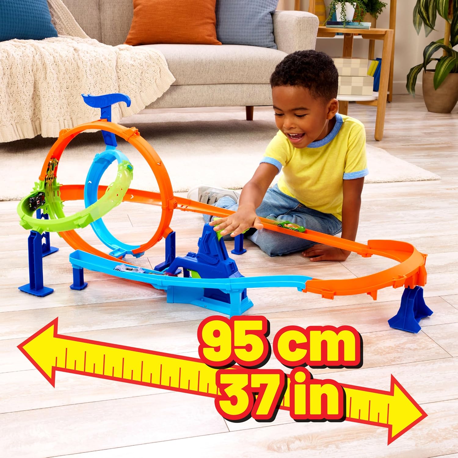 Hot Wheels Toy Car Track Set, Stunt Tracks Rapid Cyclone Playset with 1:64 Scale Die-Cast Vehicle, 2 Loops & 2 Crash Zones, Speed Snap Track, JHK73