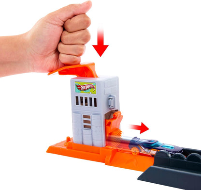 Hot Wheels Spielzeugauto Trackset, City Spielzeugset Gigantischer Gorilla-Angriff“ und Fahrzeug im Maßstab 1:64, mehrfache Spielmöglichkeiten für Herausforderung mit Gegner, JHL92