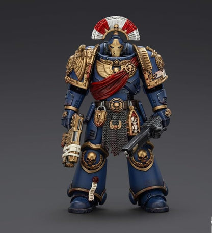 JOYTOY Warhammer - Statuetta da collezione Space Marine 40K, blu e oro, dettagliata armatura da battaglia con decorazioni ornamentali, modello da esposizione