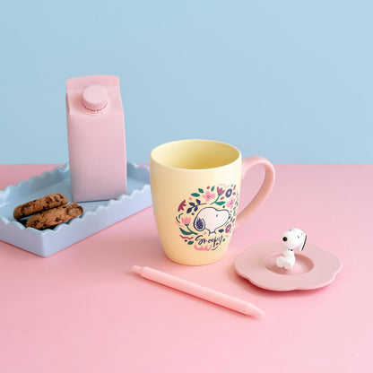 Grupo Erik Ceramic Mug with Lid - Snoopy Gifts for Dog Lovers | 12.3 oz - 350 ml Coffee Mug Tea, Cool Mugs and Cups | Dog Gifts for Women & Men