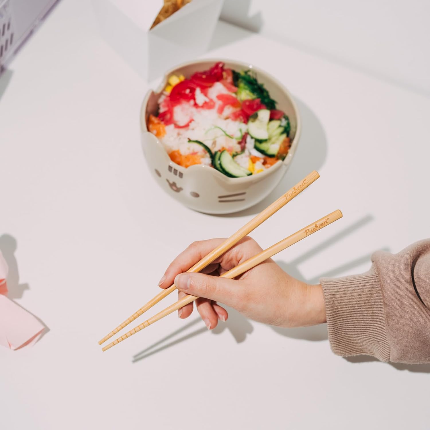 Grupo Erik Ramen Bowl Set with Chopsticks - Pusheen Gifts for Cat Lovers | 31.7 oz - 900 ml, 6.3 x 3.5 inches - 16 x 19 cm Noodle Bowl with Chopsticks