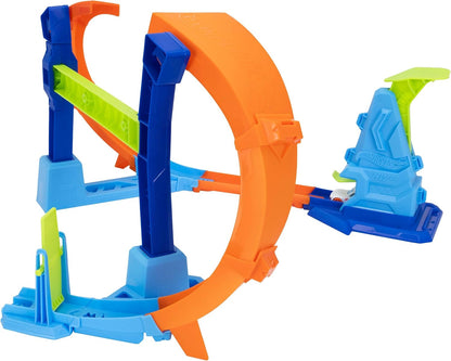 Hot Wheels Toy Car Track Set, Flip & Jump Through the Corkscrew Loop with a 1:64 Scale Toy Car, Speed Snap Track & Adapters, Compresses for Storage, JLM91