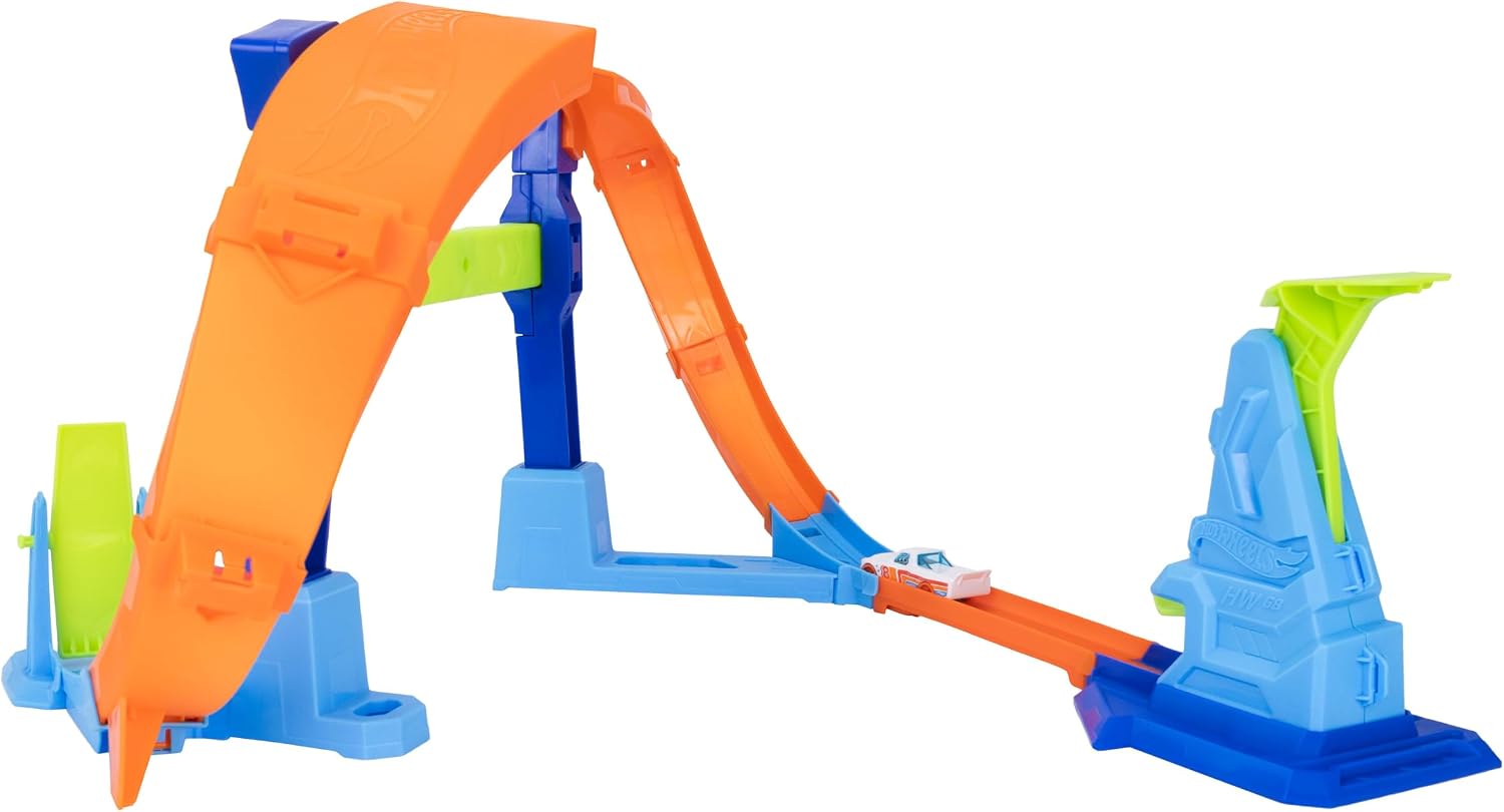 Hot Wheels Toy Car Track Set, Flip & Jump Through the Corkscrew Loop with a 1:64 Scale Toy Car, Speed Snap Track & Adapters, Compresses for Storage, JLM91