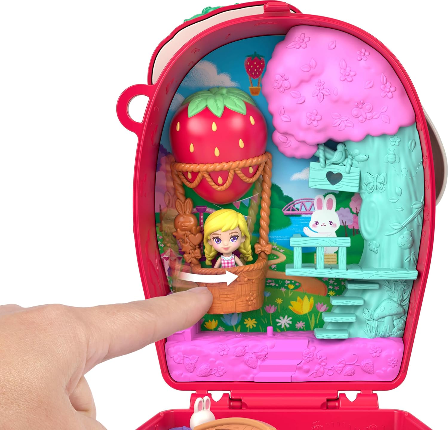 Polly Pocket Puppen und Spielset, Erdbeer-Picknick Häschen-Schatulle, Reisespielzeug mit 1 Mikropuppe, Haustier und Zubehörteilen mit Obstmotiven, JKC47