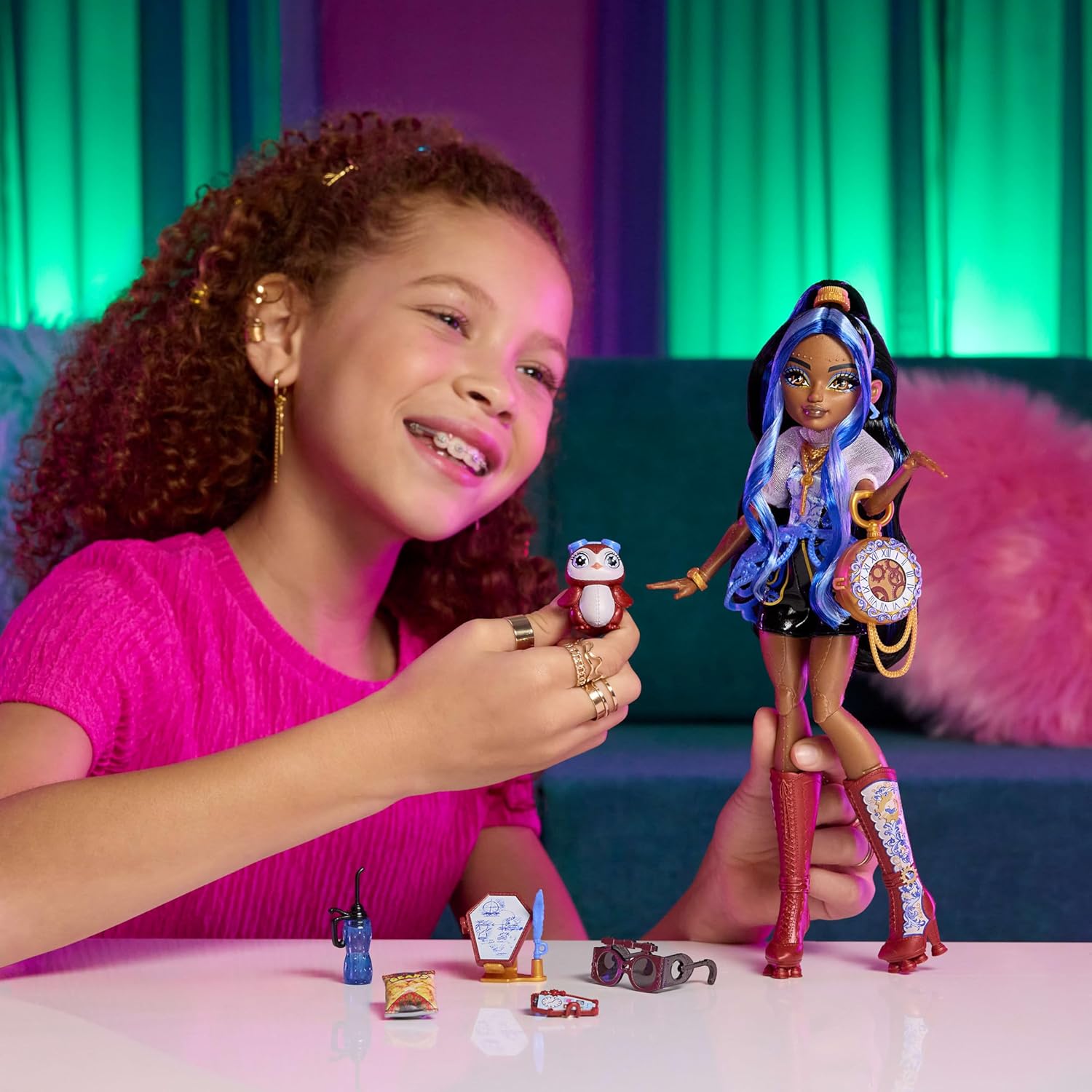 Monster High Doll, Robecca Steam in Blue Blouse and Black Shorts with Pet Penguin Captain Penny and 7 Accessories like Flying Goggles and Purse, JMB81