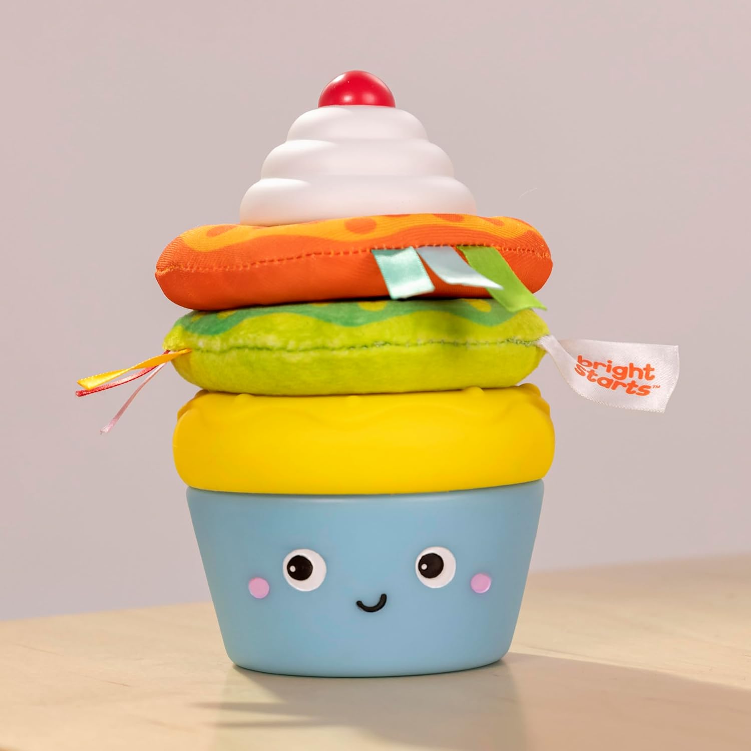 Bright Starts Treat Torre Apilable con Mordedor en Forma de Cupcake y Donut, Fomenta la Motricidad Fina, Unisex, para Bebés Desde 6 Meses