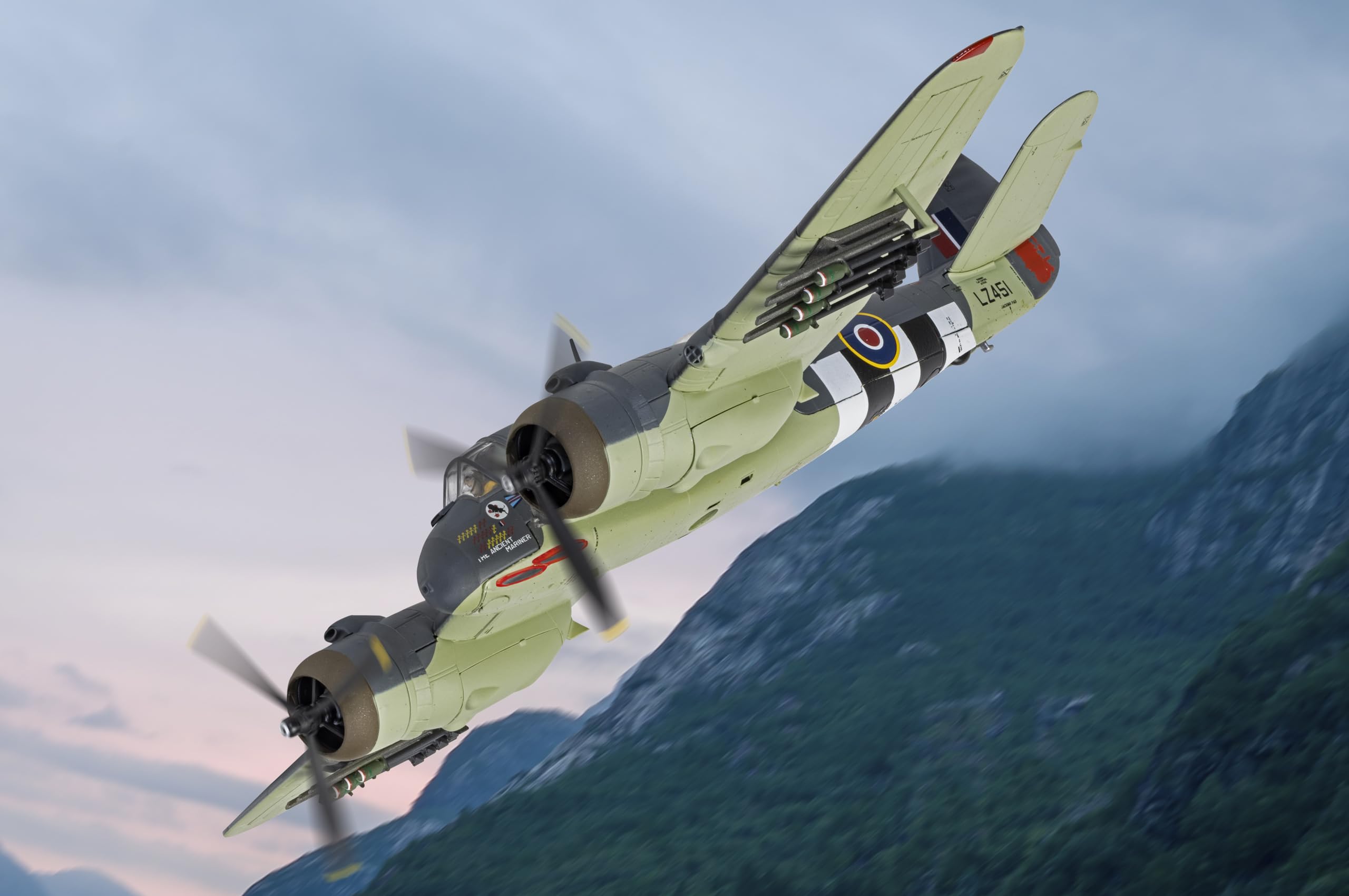 Corgi AA28604 Bristol Beaufighter TF.X – LZ451/EE-M – Modèle moulé sous Pression « The Ancient Mariner » pour Adultes, 14 Ans et Plus, collectionneurs