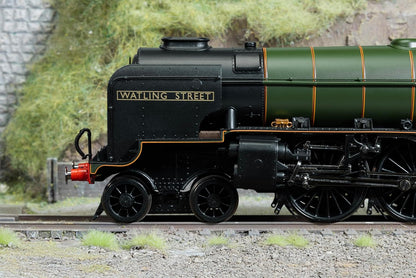 Hornby R30394 BR Late Thompson Cl A2-3 Watling Street No 60521 Steam Locomotive Era 5 Model Train Engine