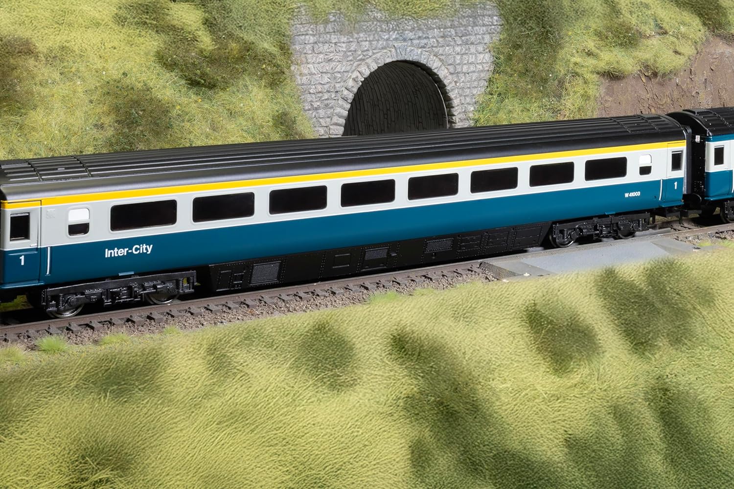 Hornby R40485 RailRoad BR intercity Mk3 FO Coach 41003 Era 8 Model Passenger Coach