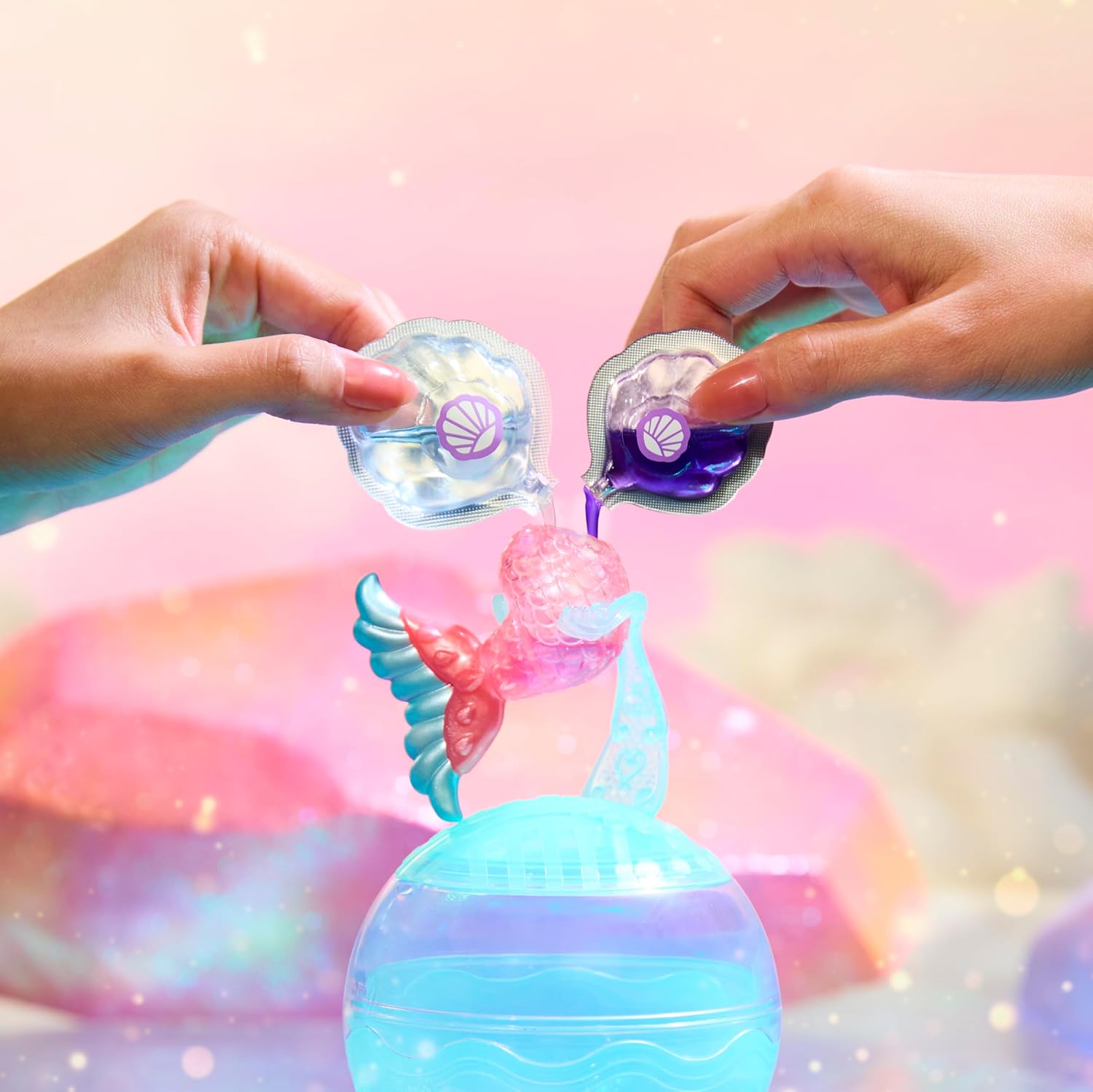 L.O.L. Surprise! Mermaids Makeover Magic Tots – DIY Draagbare Lipgloss voor Jou en Je Pop, Mix en Maak Make-up, Leuk Waterplezier, 6 Popjes om te Verzamelen – Geschikt voor Kinderen van 4+ Jaar