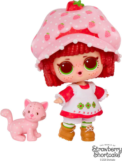 L.O.L. Surprise! Loves Strawberry Shortcake Tots - Bambole profumate da collezione con 7 sorprese, animaletto, biti, scarpe, cappello, set di giochi per la casa delle fragole, età 4+